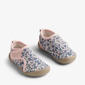 Beach Shoe Shawn - blue flower meadow